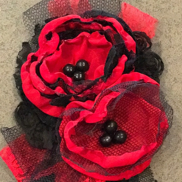 Beautiful handmade flower pin! - Picture 2 of 2